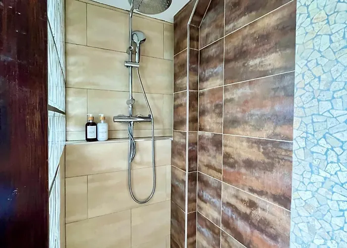 White&grey 3br Proche Centre Et Gare דירה *