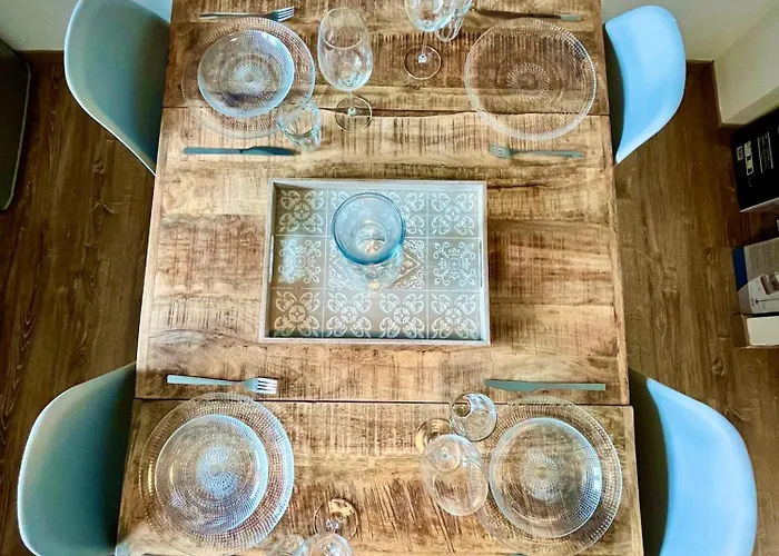 White&grey 3br Proche Centre Et Gare דירה